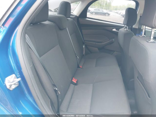 1FADP3F29JL235302 Ford FOCUS SE