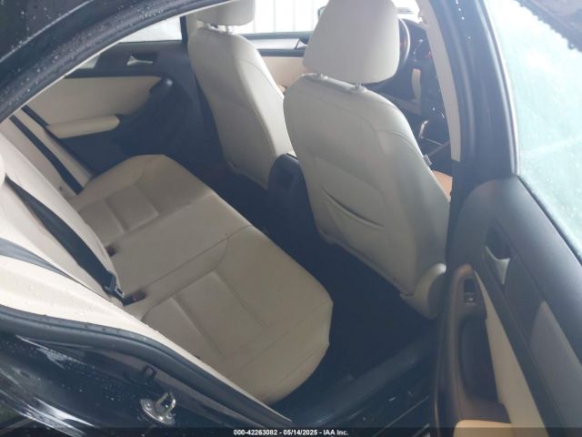3VWDB7AJ3JM263655 Volkswagen Jetta 1.4t Se/1.4t Wolfsburg Edition