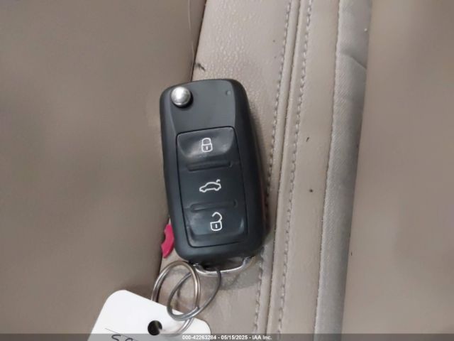 2013 VOLKSWAGEN BEETLE 3VW6L7AT3DM812167 Photo 10