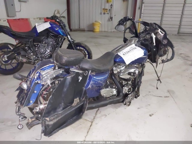 2017 HARLEY-DAVIDSON FLTRX 1HD1KHC1XHB688444 Photo 3