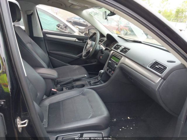 1VWAT7A37FC048158 Volkswagen Passat 1.8t Wolfsburg Edition