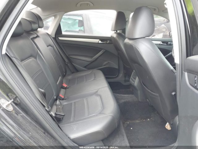 1VWAT7A37FC048158 Volkswagen Passat 1.8t Wolfsburg Edition