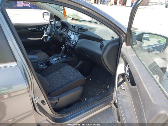 JN1BJ1CP1JW105295 Nissan Rogue Sport Sv