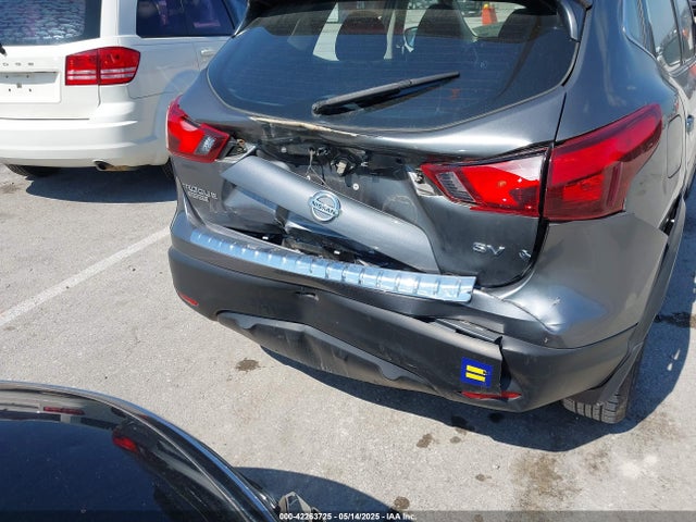 JN1BJ1CP1JW105295 Nissan Rogue Sport Sv