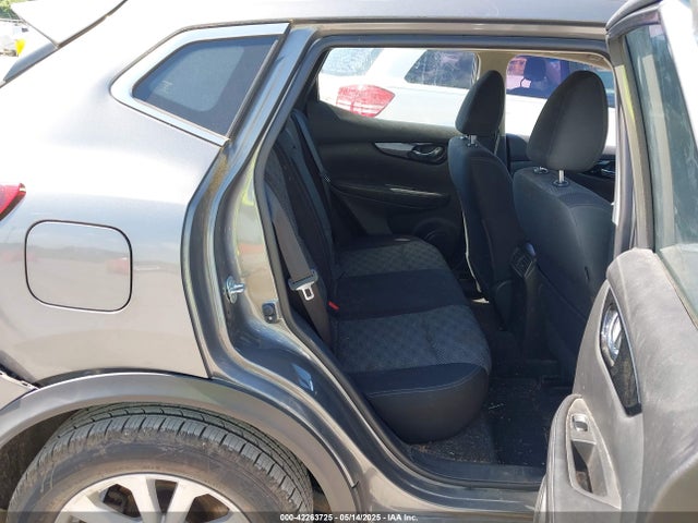 JN1BJ1CP1JW105295 Nissan Rogue Sport Sv