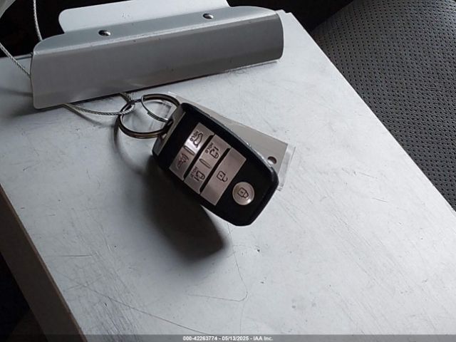 KNDMB5C15H6265650 KIA SEDONA LX
