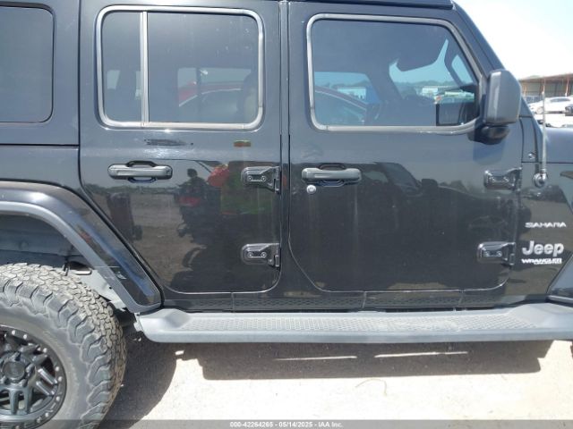 1C4HJXEG4JW237670 Jeep Wrangler Unlimited Sahara 4x4