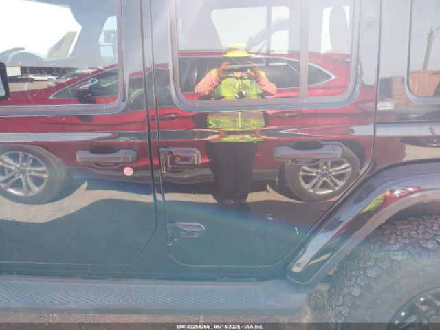 1C4HJXEG4JW237670 Jeep Wrangler Unlimited Sahara 4x4