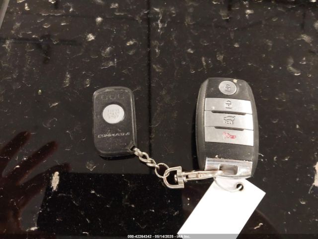 5XYPKDA57GG172993 KIA Sorento 3.3l Sx