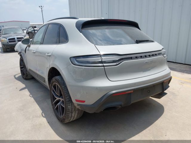 2022 PORSCHE MACAN WP1AA2A56NLB11535 Photo 2