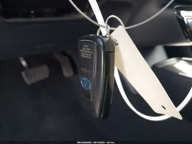 JTDKARFU5K3073984 Toyota Prius Le
