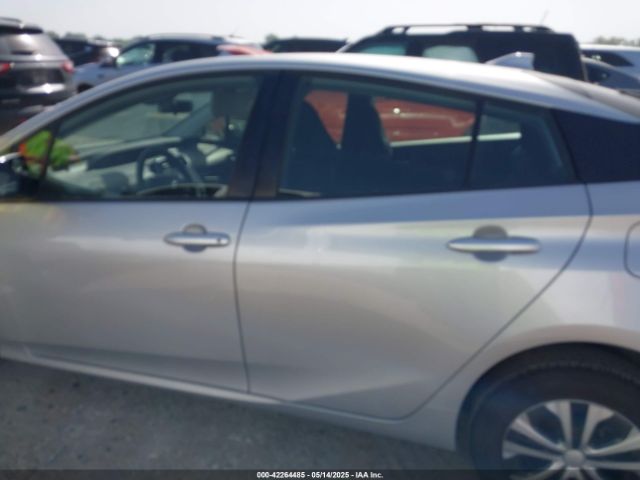 JTDKARFU5K3073984 Toyota Prius Le