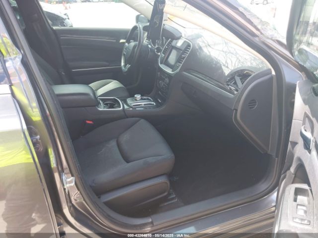2019 CHRYSLER 300 2C3CCAAG8KH663924 Photo 4