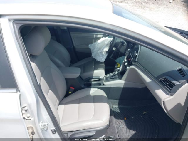 2019 HYUNDAI ELANTRA KMHD84LF4KU864915 Photo 4