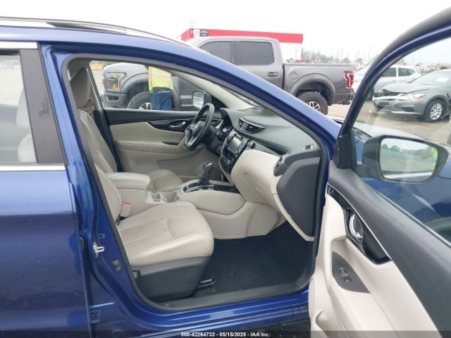 JN1BJ1CR1JW292815 Nissan Rogue Sport Sl