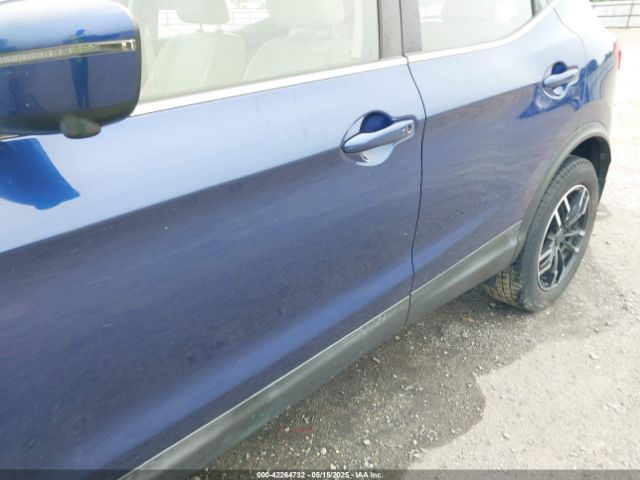 JN1BJ1CR1JW292815 Nissan Rogue Sport Sl