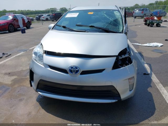 JTDKN3DU5E1811948 Toyota Prius Two