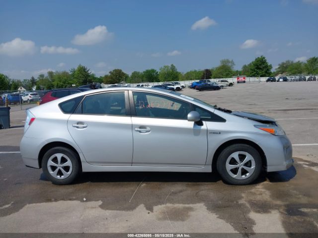 JTDKN3DU5E1811948 Toyota Prius Two