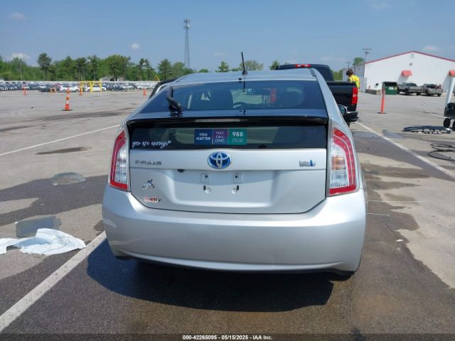 JTDKN3DU5E1811948 Toyota Prius Two