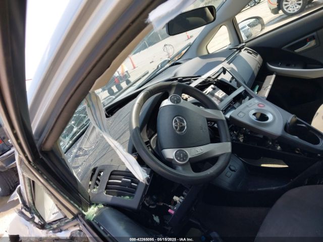 JTDKN3DU5E1811948 Toyota Prius Two