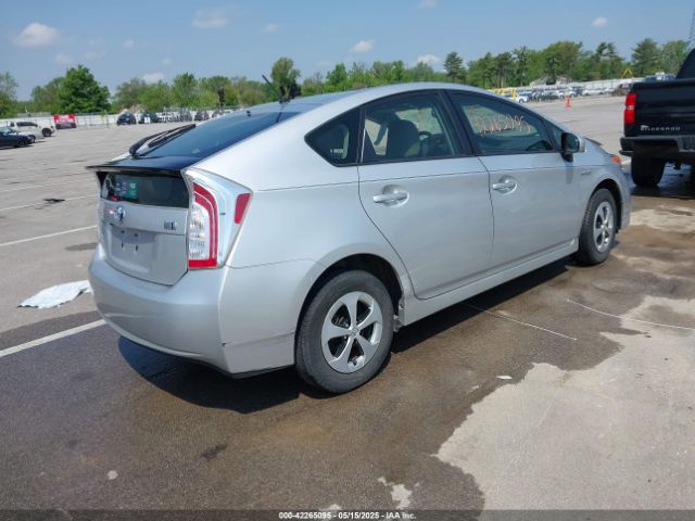 JTDKN3DU5E1811948 Toyota Prius Two