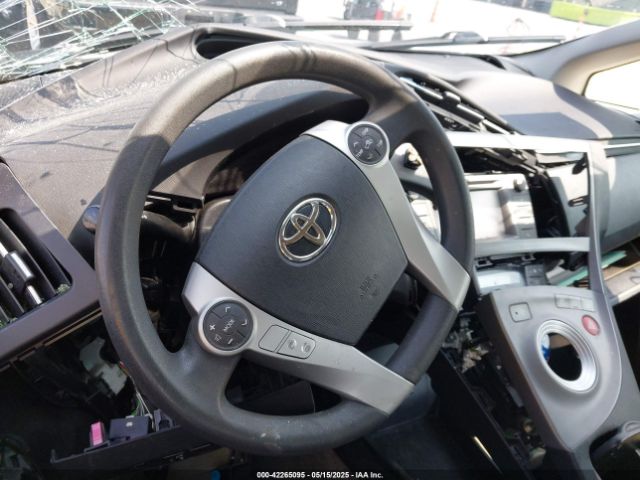 JTDKN3DU5E1811948 Toyota Prius Two
