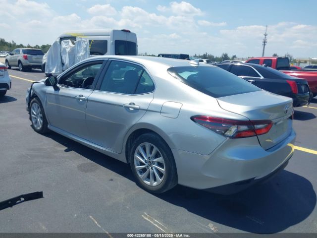2022 TOYOTA CAMRY 4T1C11AK4NU044000 Photo 2