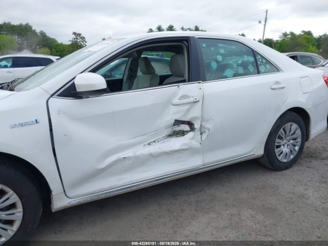 4T1BD1FK1EU116749 Toyota Camry Hybrid Le