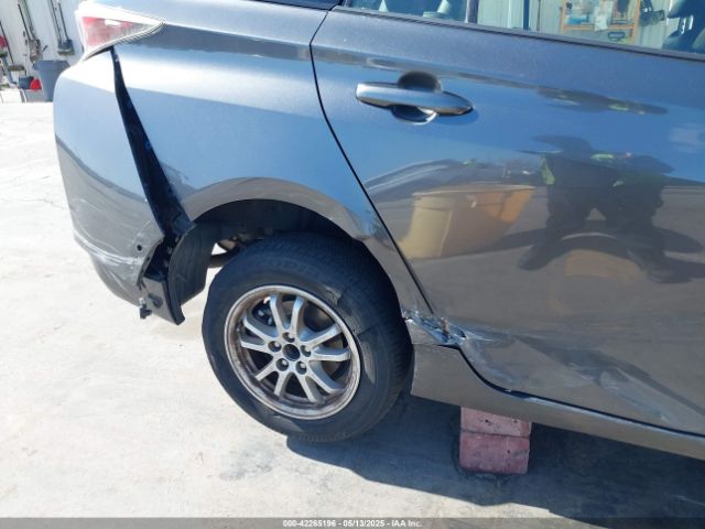 JTDKARFU4H3036689 Toyota Prius Four