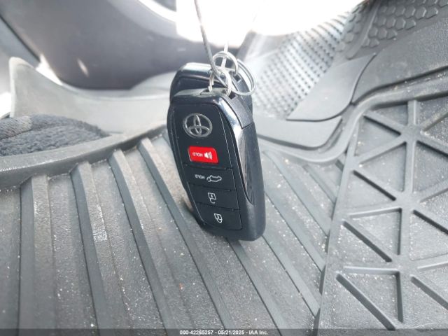 5TDKDRAH2RS528168 Toyota Highlander Xle