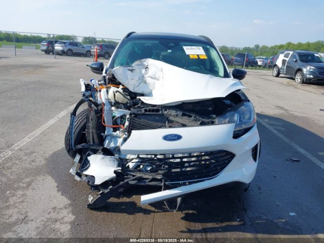 1FMCU9BZ7NUB06992 Ford Escape Se Hybrid