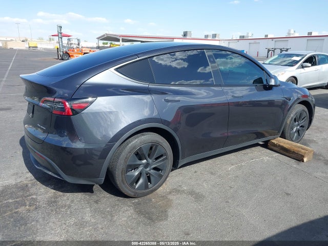 7SAYGAEE7RF119884 Tesla Model Y