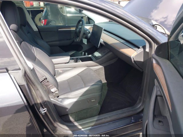 7SAYGAEE7RF119884 Tesla Model Y