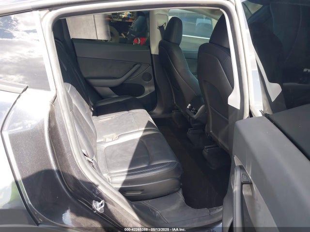 7SAYGAEE7RF119884 Tesla Model Y