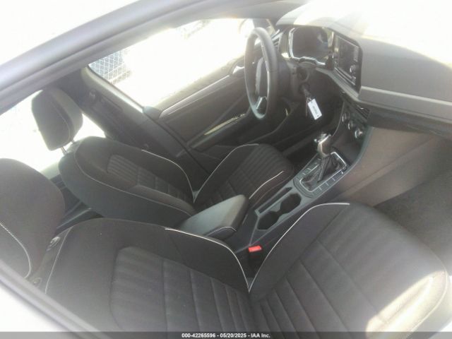 2023 VOLKSWAGEN JETTA 3VWBM7BU3PM052927 Photo 4