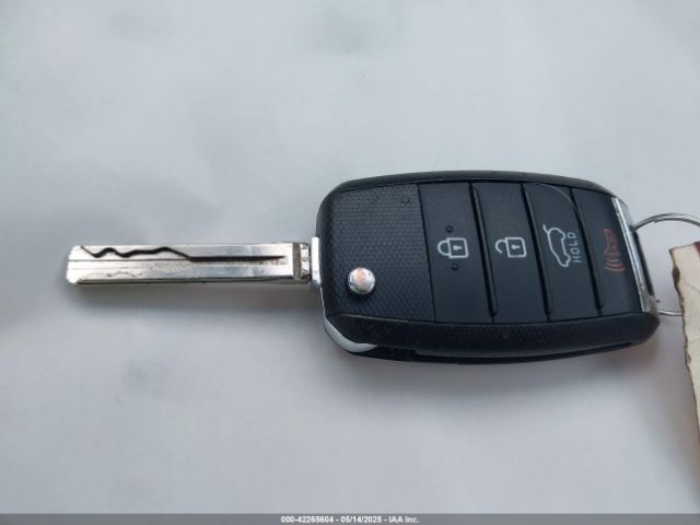 KNDPMCAC8L7753378 KIA Sportage Lx