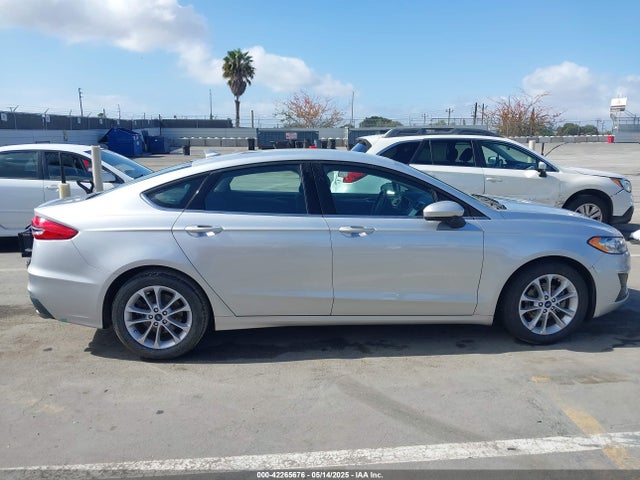 3FA6P0HD2KR252581 Ford FUSION SE