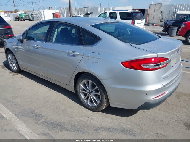 3FA6P0HD2KR252581 Ford FUSION SE