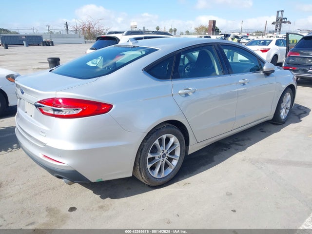 3FA6P0HD2KR252581 Ford FUSION SE