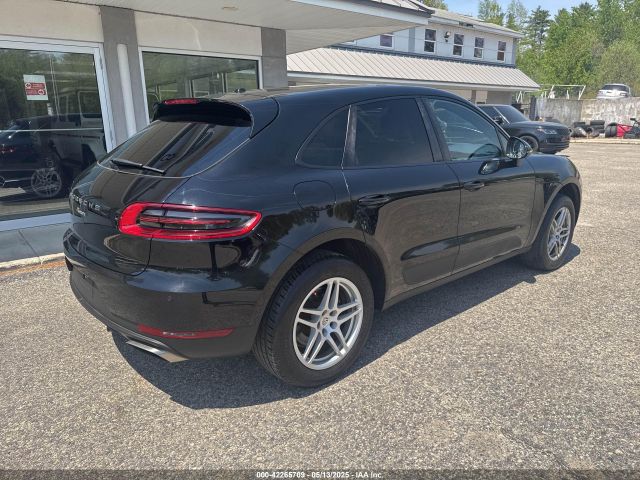 2017 PORSCHE MACAN WP1AA2A58HLB80795 Photo 3