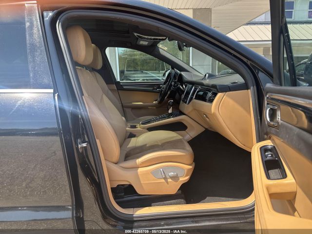 2017 PORSCHE MACAN WP1AA2A58HLB80795 Photo 4
