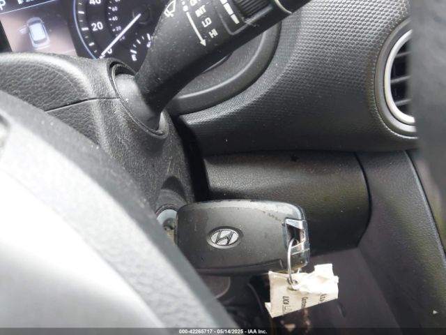 KM8K12AAXLU445542 Hyundai Kona Se
