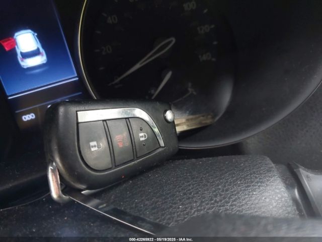 JTNKHMBX2L1073111 Toyota C-HR LE