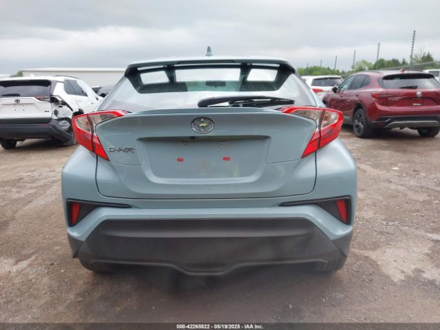 JTNKHMBX2L1073111 Toyota C-HR LE