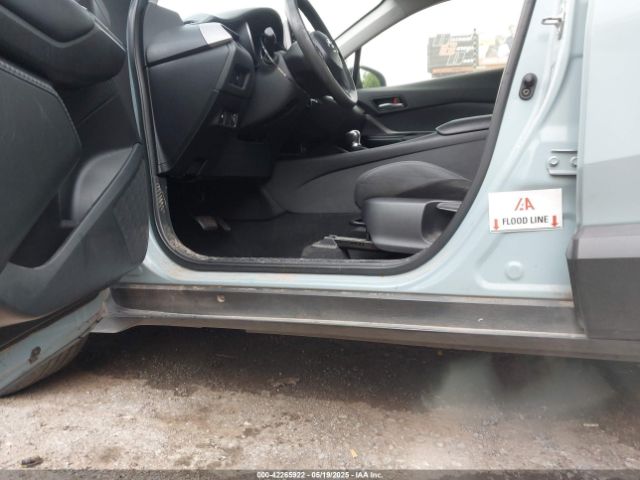 JTNKHMBX2L1073111 Toyota C-HR LE