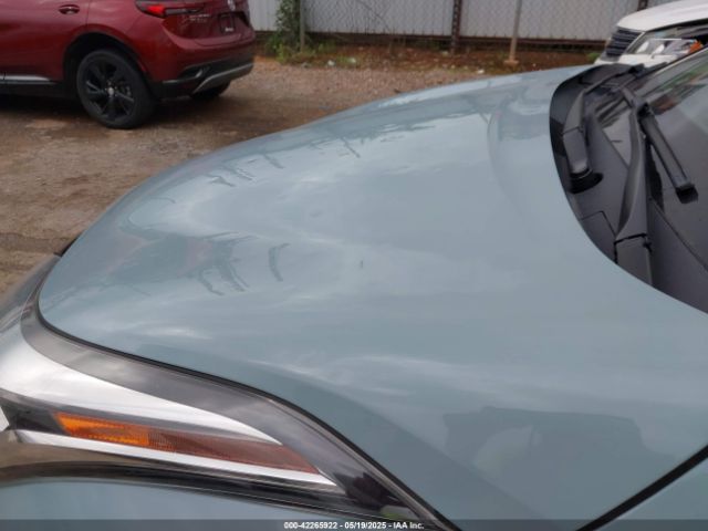JTNKHMBX2L1073111 Toyota C-HR LE