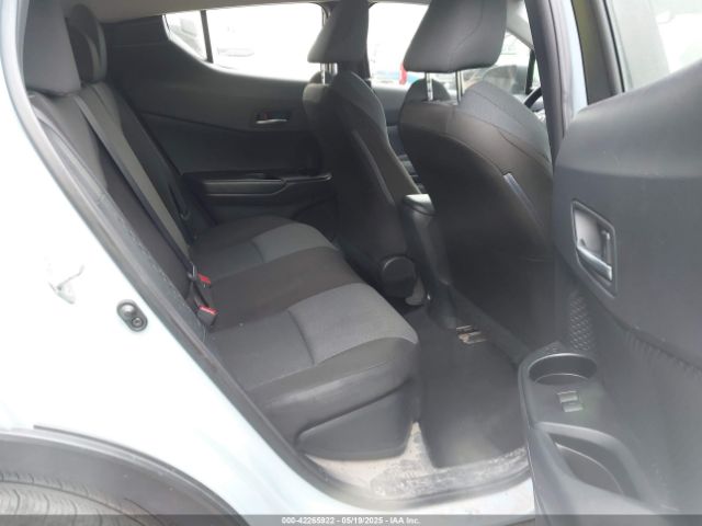 JTNKHMBX2L1073111 Toyota C-HR LE
