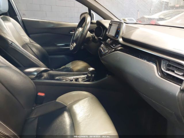 NMTKHMBX5JR039263 Toyota C-hr Xle Premium