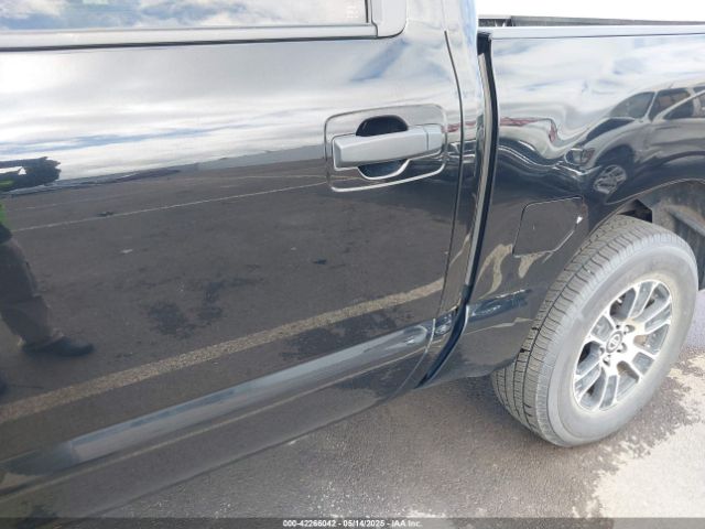 1N6AA1EC7NN104017 Nissan Titan Sv 4x4
