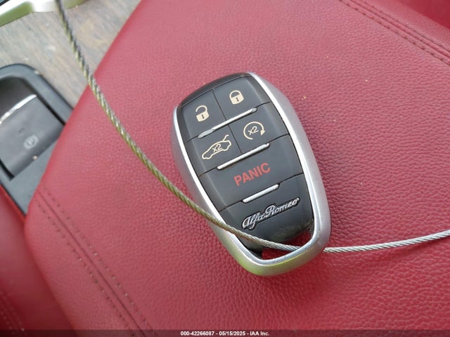 42266087 :رقم المزاد ، ZARFAECNXJ7589715 vin ، 2018 Alfa Romeo Giulia Ti Rwd مزاد بيع
